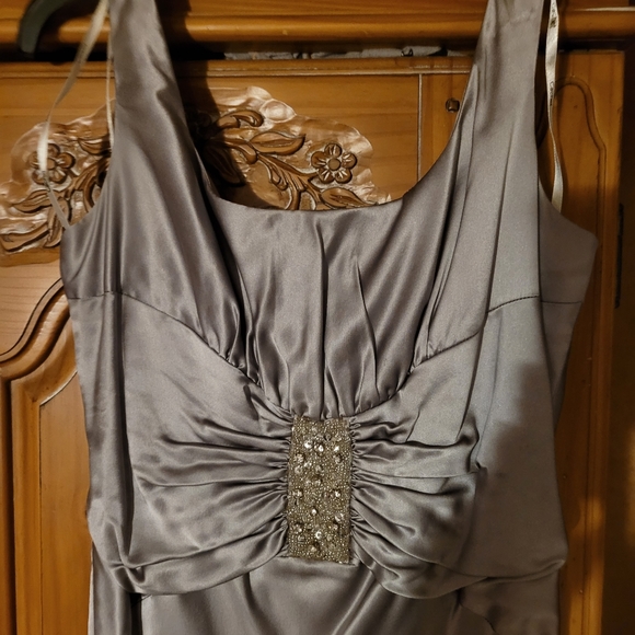 Dress - Picture 3 of 10